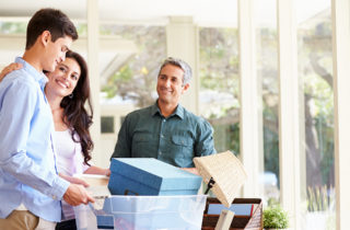 parents help college student pack for school