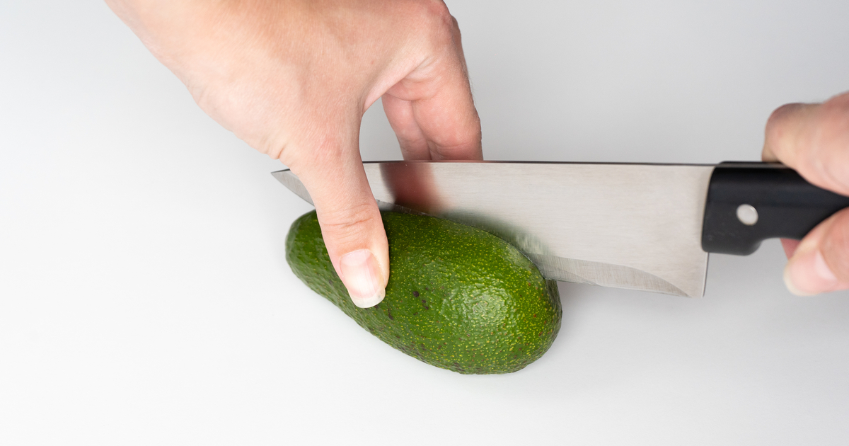 https://www.osfhealthcare.org/blog/wp-content/uploads/2020/08/hand-slicing-avocado-with-knife.jpg