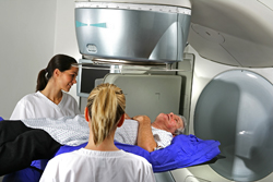 Patient receiving imaging using linear accelerator